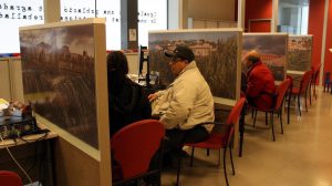 dimecres 15 gener 2014 FOTO ACN Mar Marti Algunes de les taules on s atenen els ciutadans que acudeixen a l OAC Horitzontal