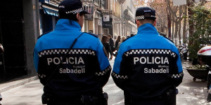 Dos Agents De La Policia Municipal De Sabadell 4