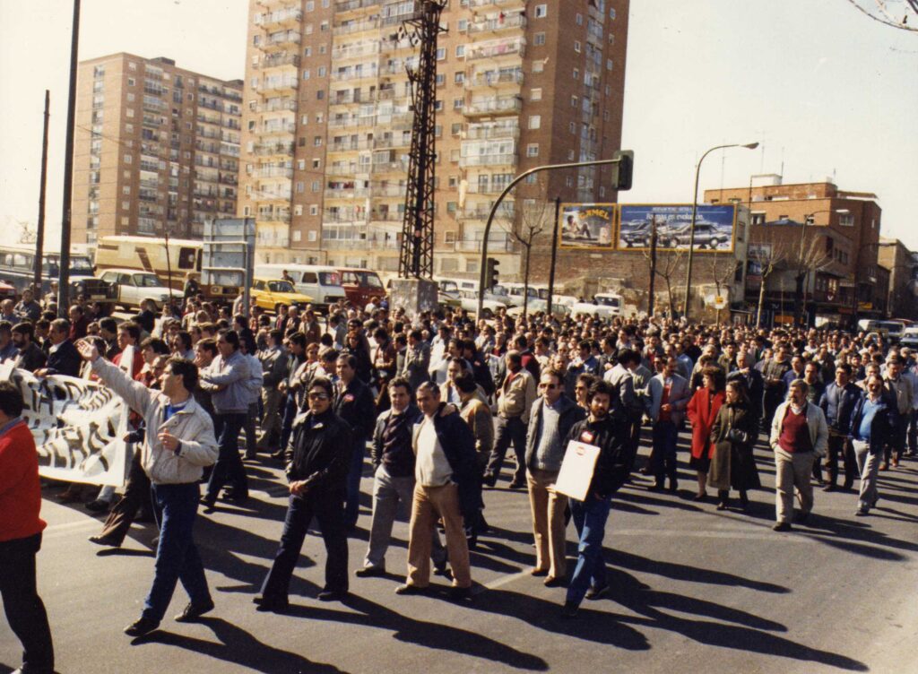 1987.04 Mani La Cruz C